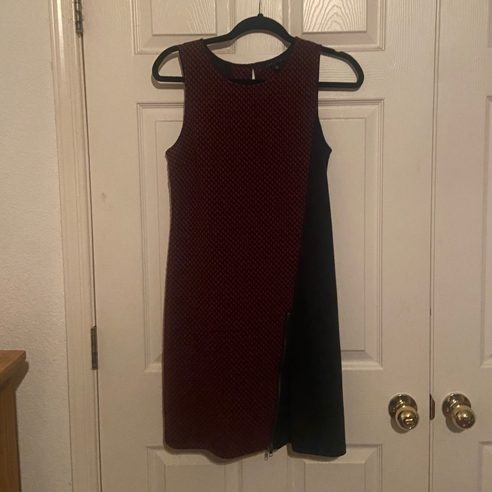 Sleeveless dress